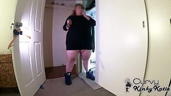 HOT DIRTY CHUBBY SMOKES AND PISSES IN HER CLOSET WHILE SHAKING HER BIG ASS