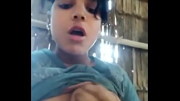 Beautiful Sexy Dehati Girl Showing Her Boobs On Cam