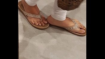 Enjoy the feet of indian women