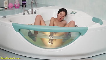 teen Katty West masturbating in the bathtub